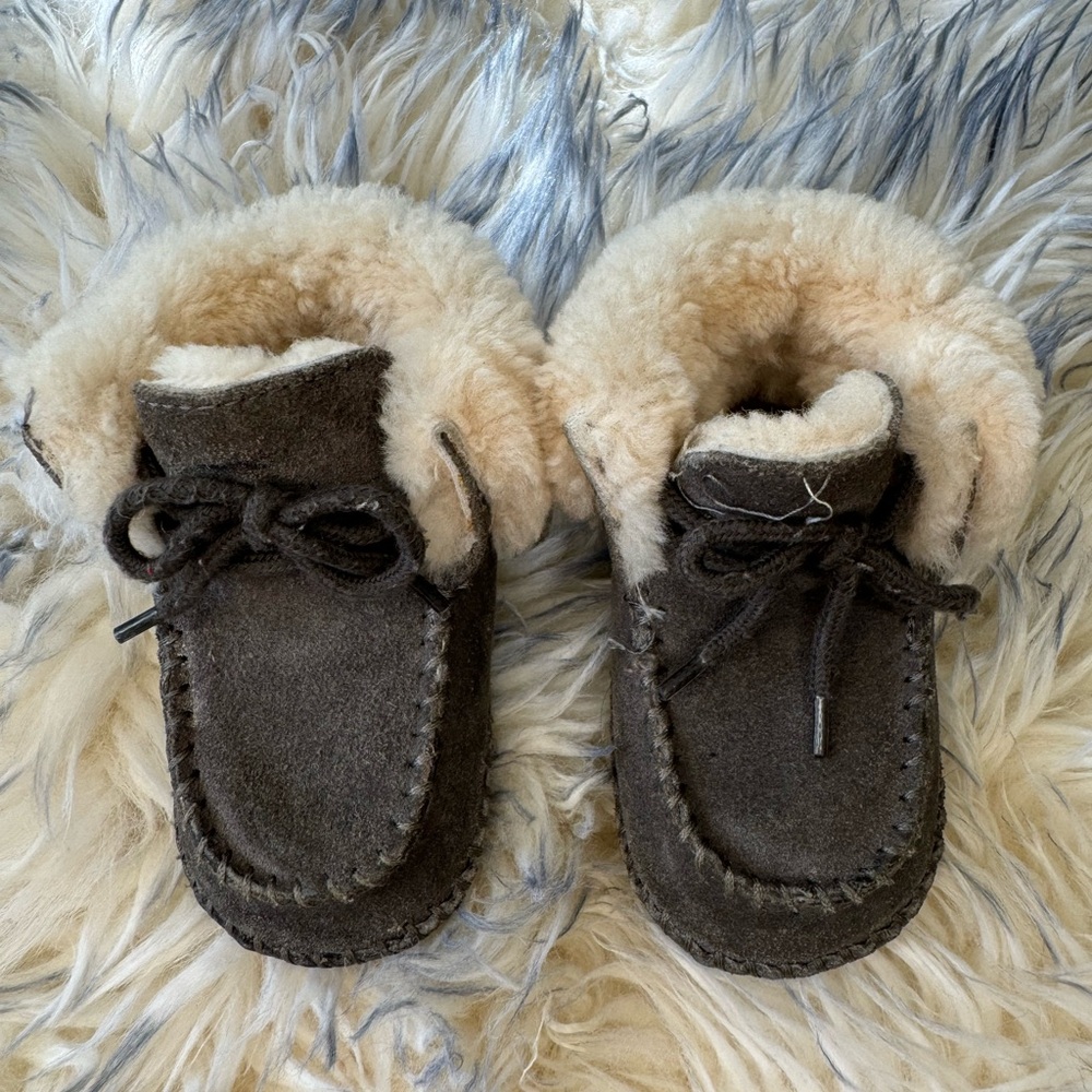UGG Toddler Size 2/3